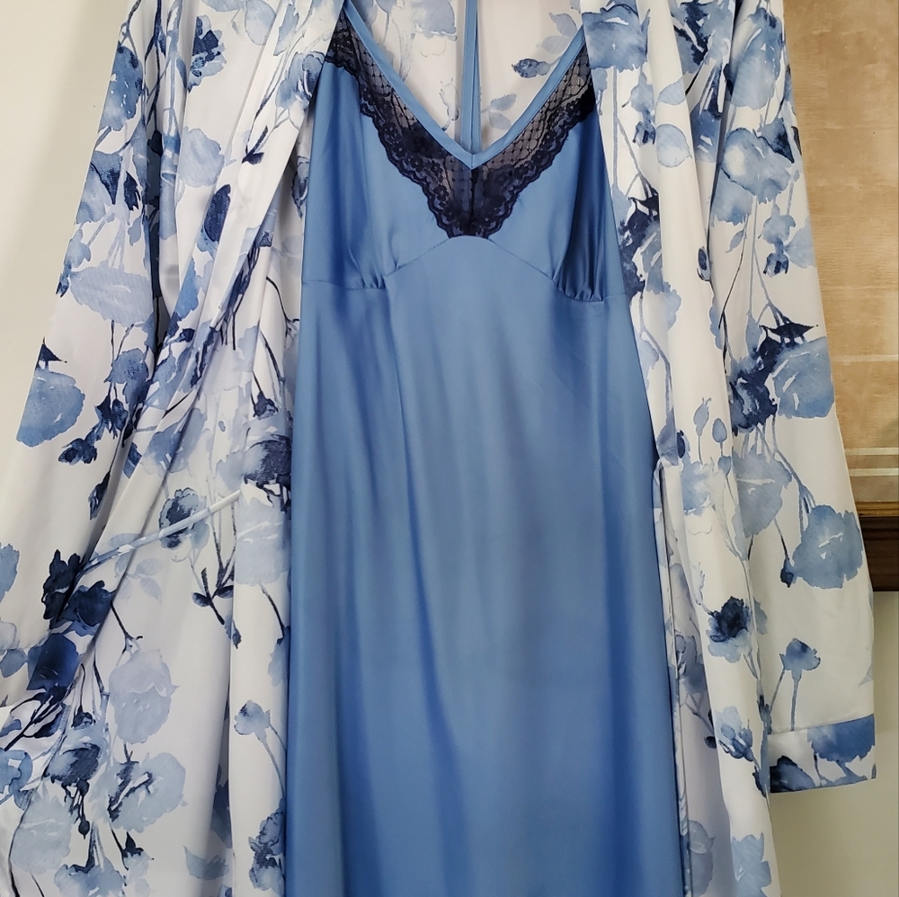 Small Secret Treasures nightie set - Picture 3 of 4